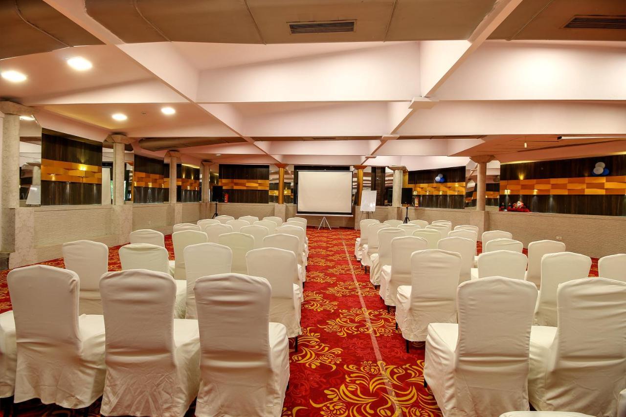 Hotel Mumbai House Juhu, Santacruz West, Mumbai  Buitenkant foto